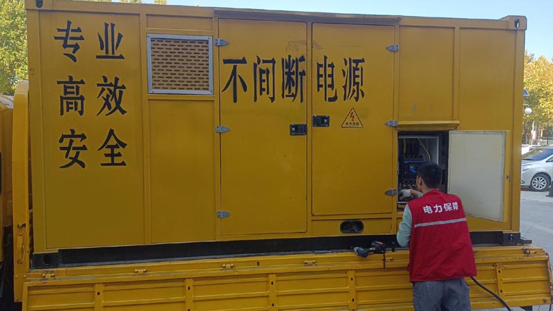 灵寿柴油发电机组和UPS电源配合使用时，如何避免切换过程中的电力中断？